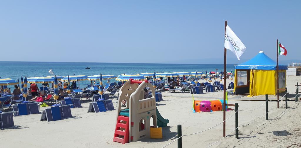 Villaggio Camping Lungomare Кропані Екстер'єр фото