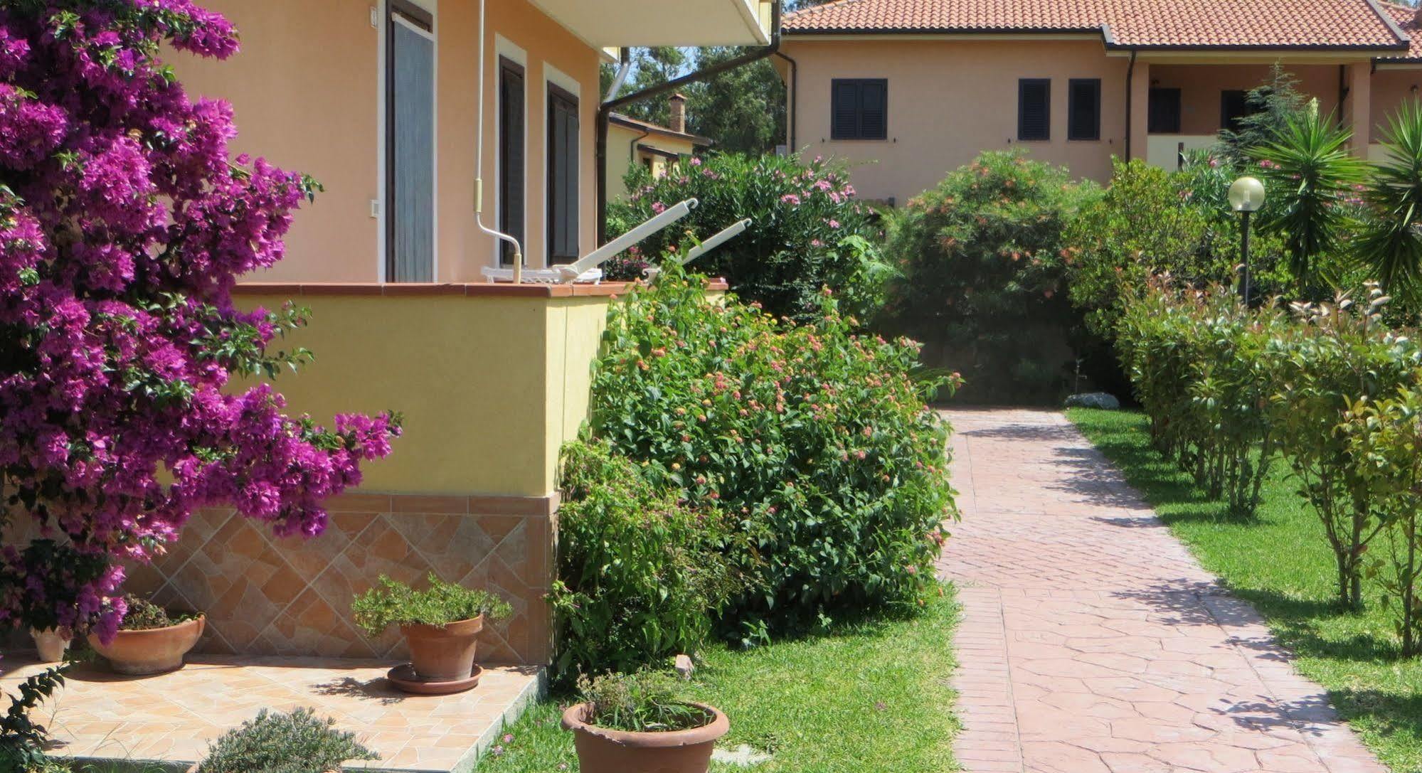 Villaggio Camping Lungomare Кропані Екстер'єр фото
